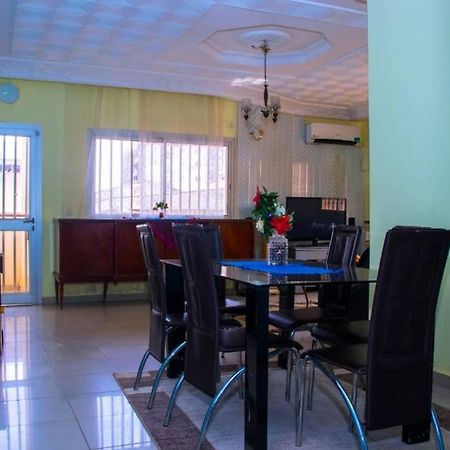 Appartement Meuble 2 Chambres Montee Jouvence Яунде Экстерьер фото