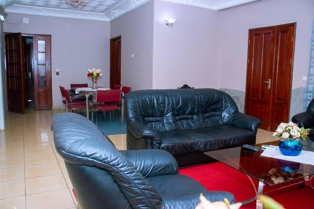 Appartement Meuble 2 Chambres Montee Jouvence Яунде Экстерьер фото