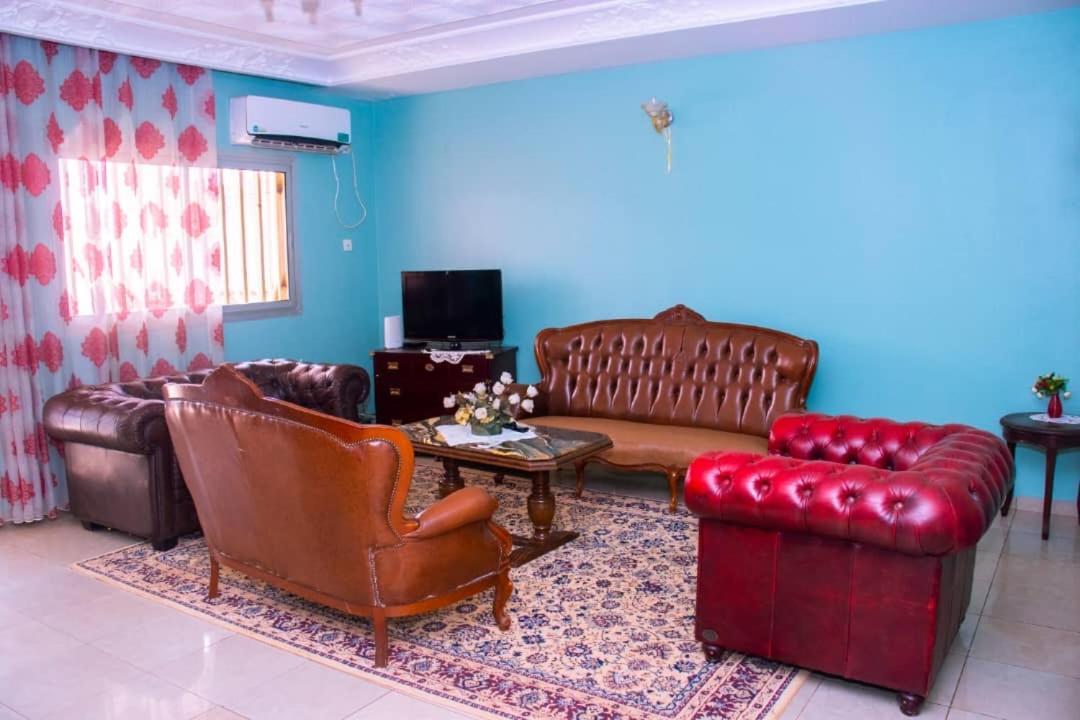 Appartement Meuble 2 Chambres Montee Jouvence Яунде Экстерьер фото